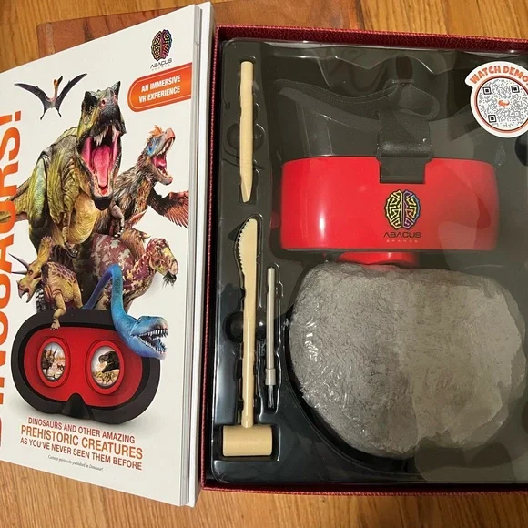 DK Virtual Reality Dinosaurs Set - Black and Red